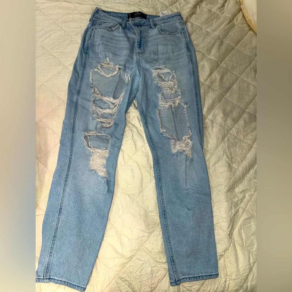 HOLLISTER RIPPED MOM JEAN